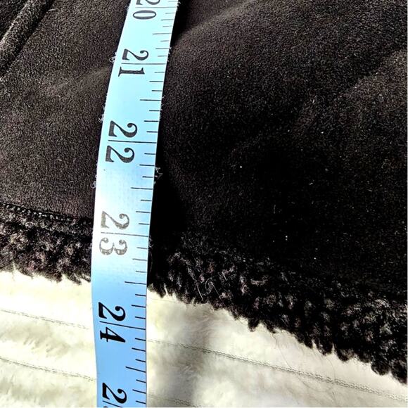 L.L.Bean Women’s Medium Black Faux Suede Sherpa Lined Button Vest - Picture 7 of 8